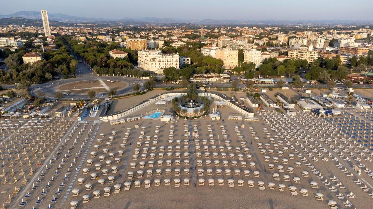 Grand Hotel Rimini Bagian luar foto