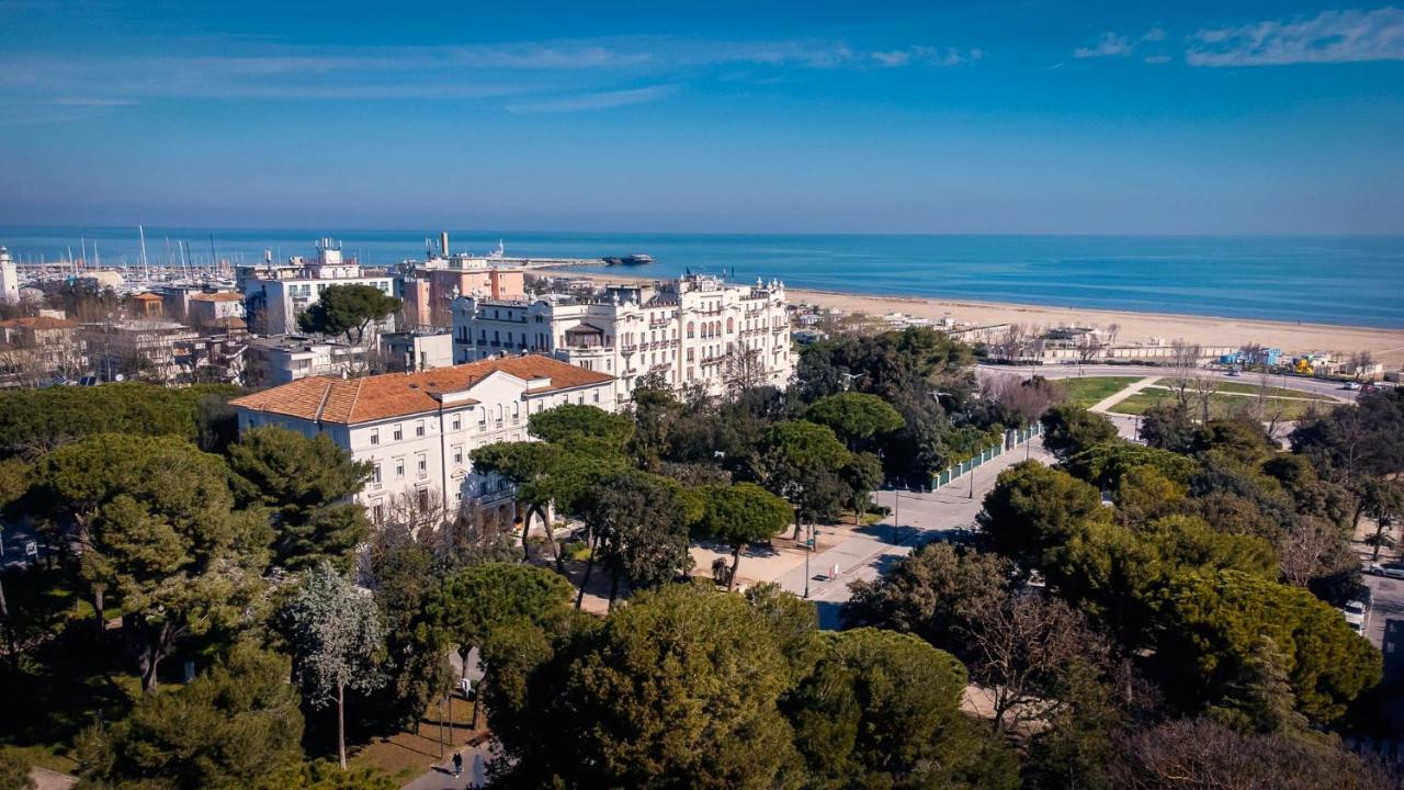 Grand Hotel Rimini Bagian luar foto